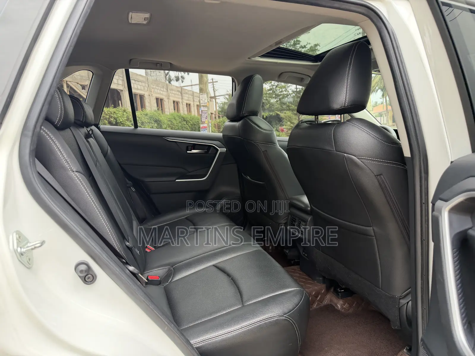 Toyota RAV4 XLE 2022 Black
