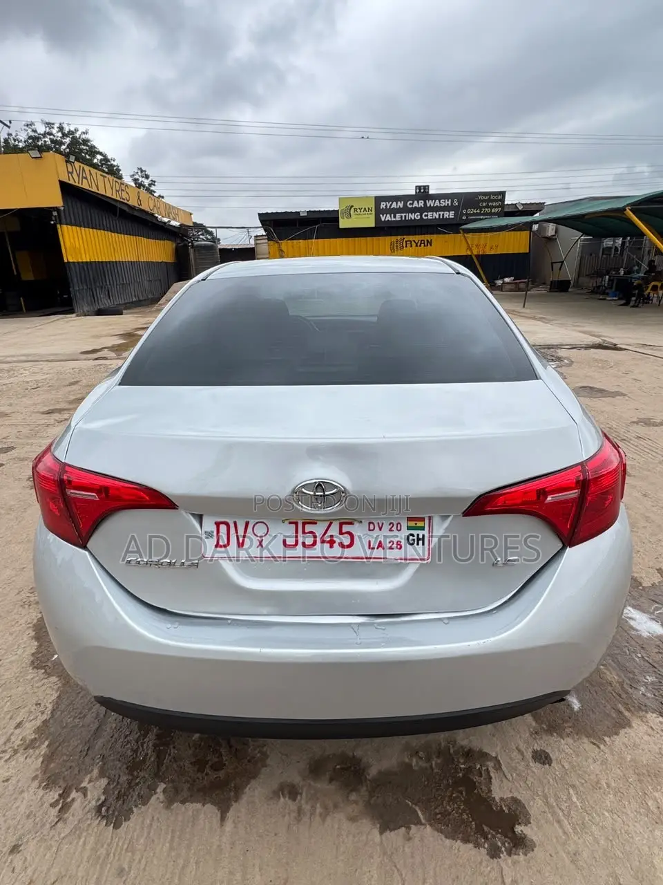 Toyota Corolla LE (1.8L 4cyl 2A) 2018 Silver