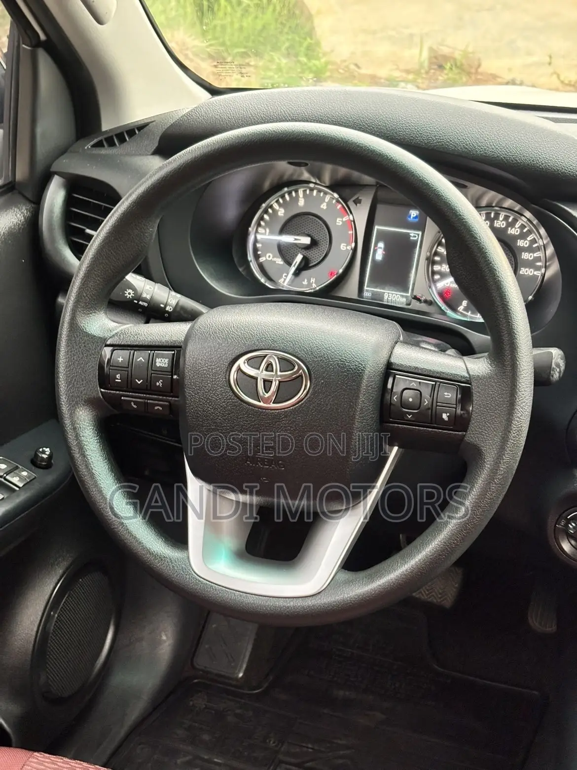 Toyota Hilux 2025 White