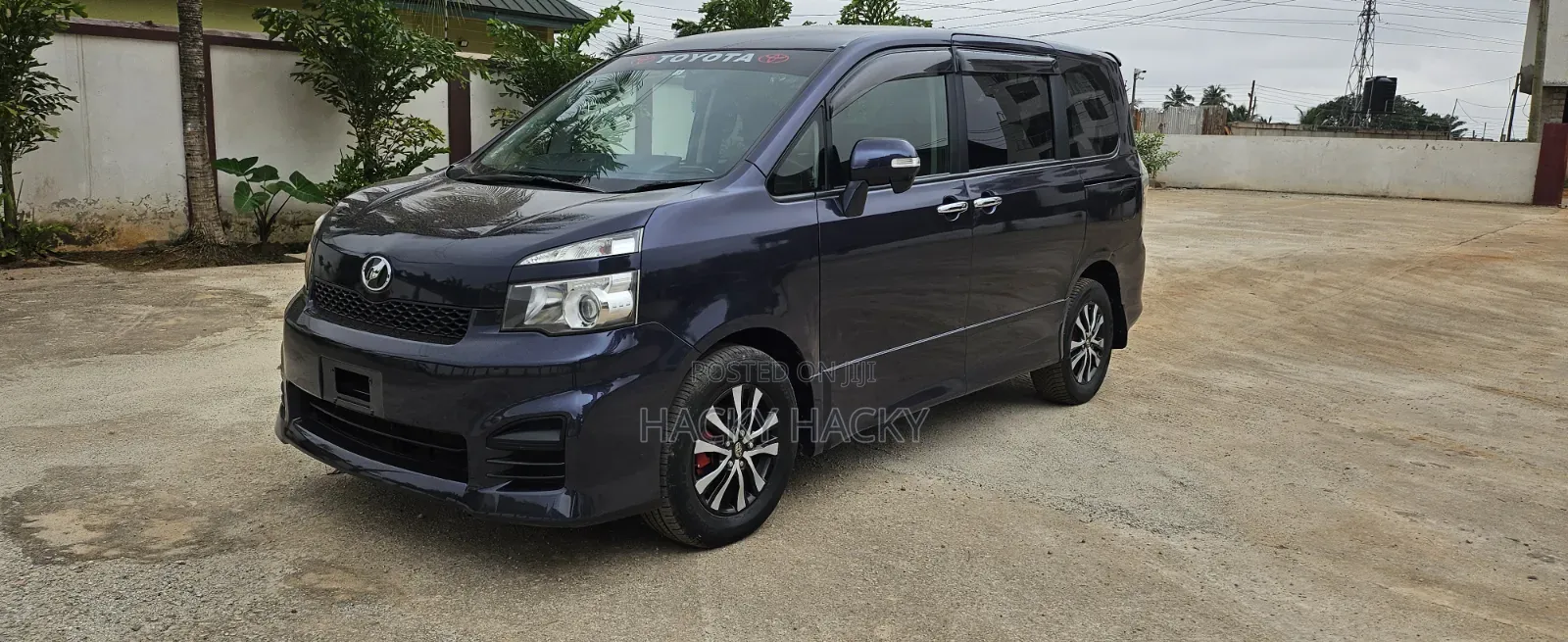 Toyota Voxy 2013 Blue