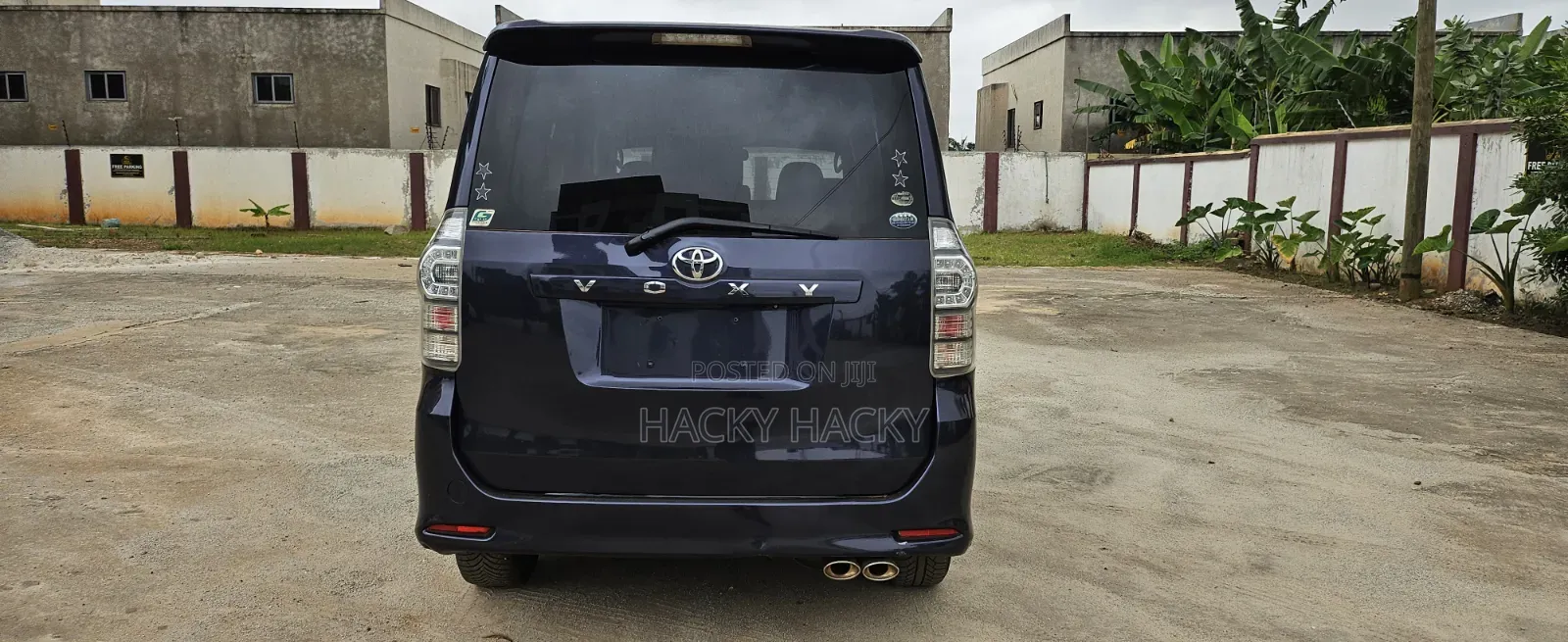 Toyota Voxy 2013 Blue