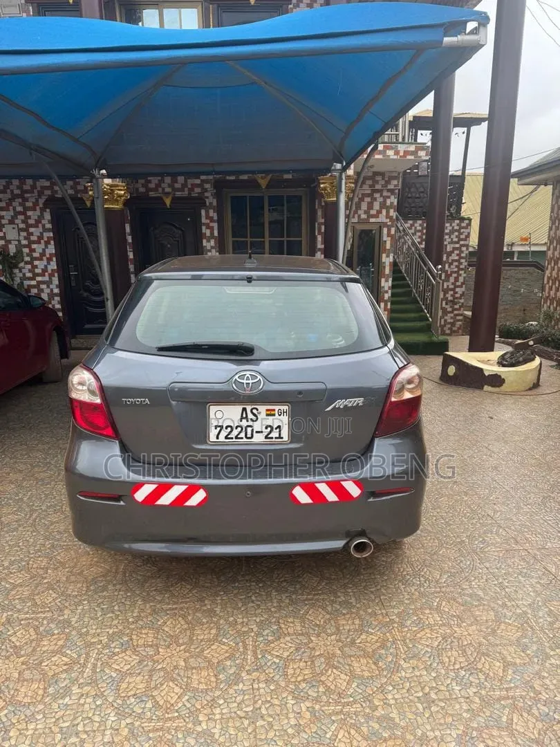 Toyota Matrix Hatchback FWD (1.8L 4cyl 5M) 2009 Gray
