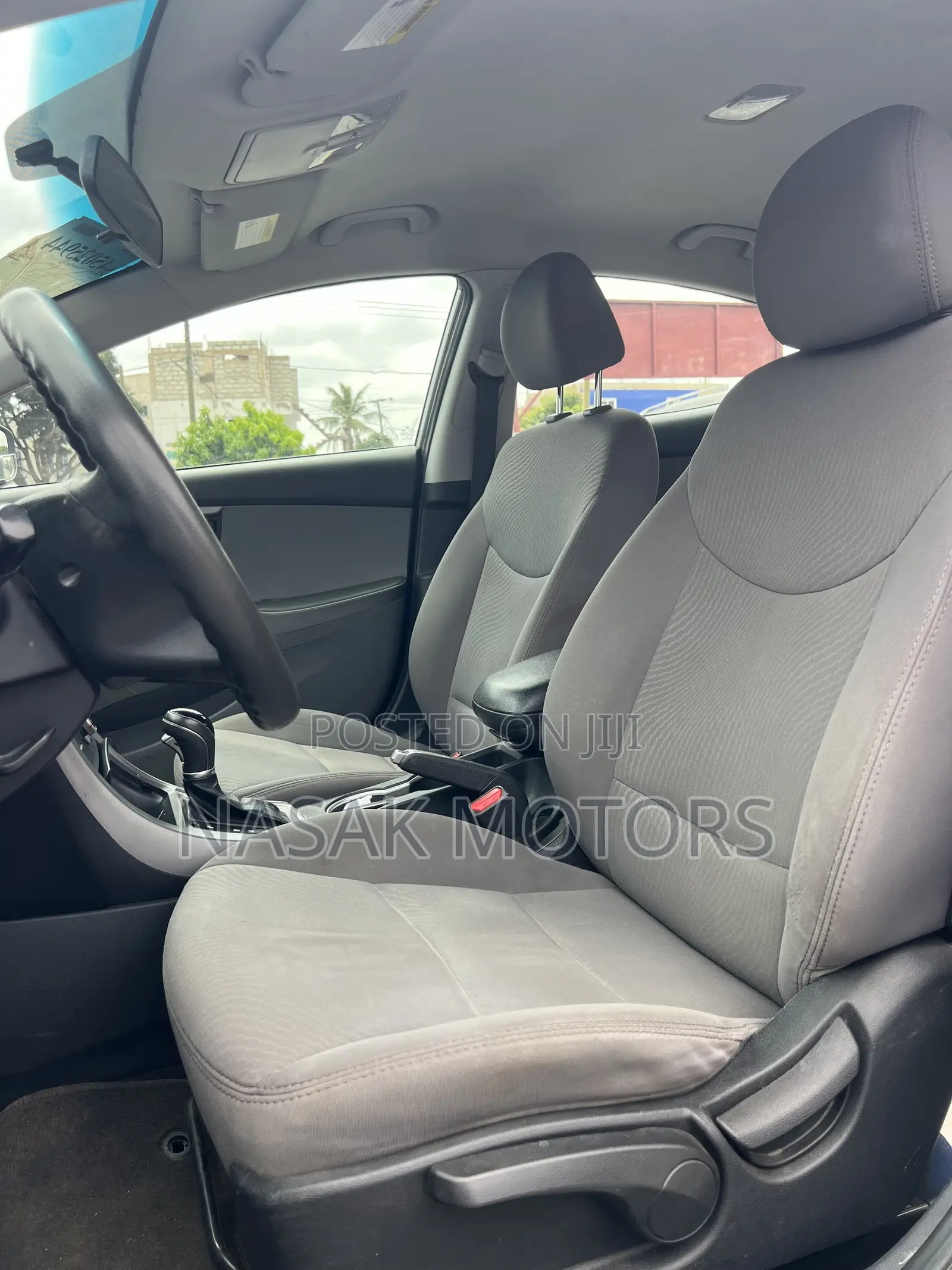 Hyundai Elantra SE 4dr Sedan (1.8L 4cyl 6M) 2014 Silver