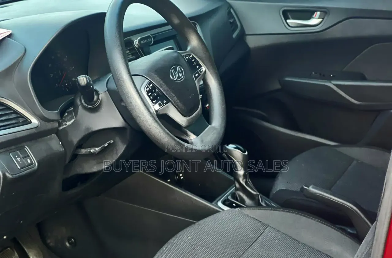 Hyundai Accent SE 2018 Maroon