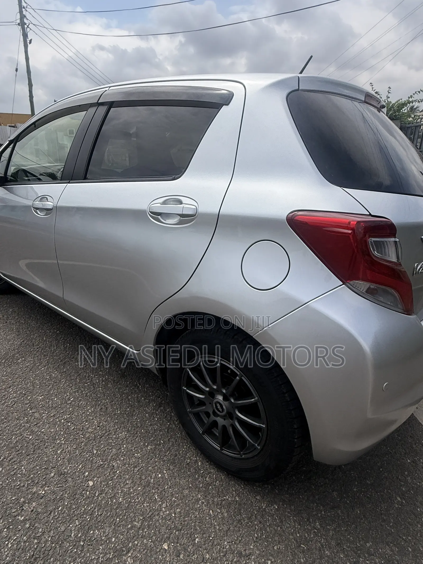 Toyota Vitz 1.3 FWD 5dr 2016 Silver