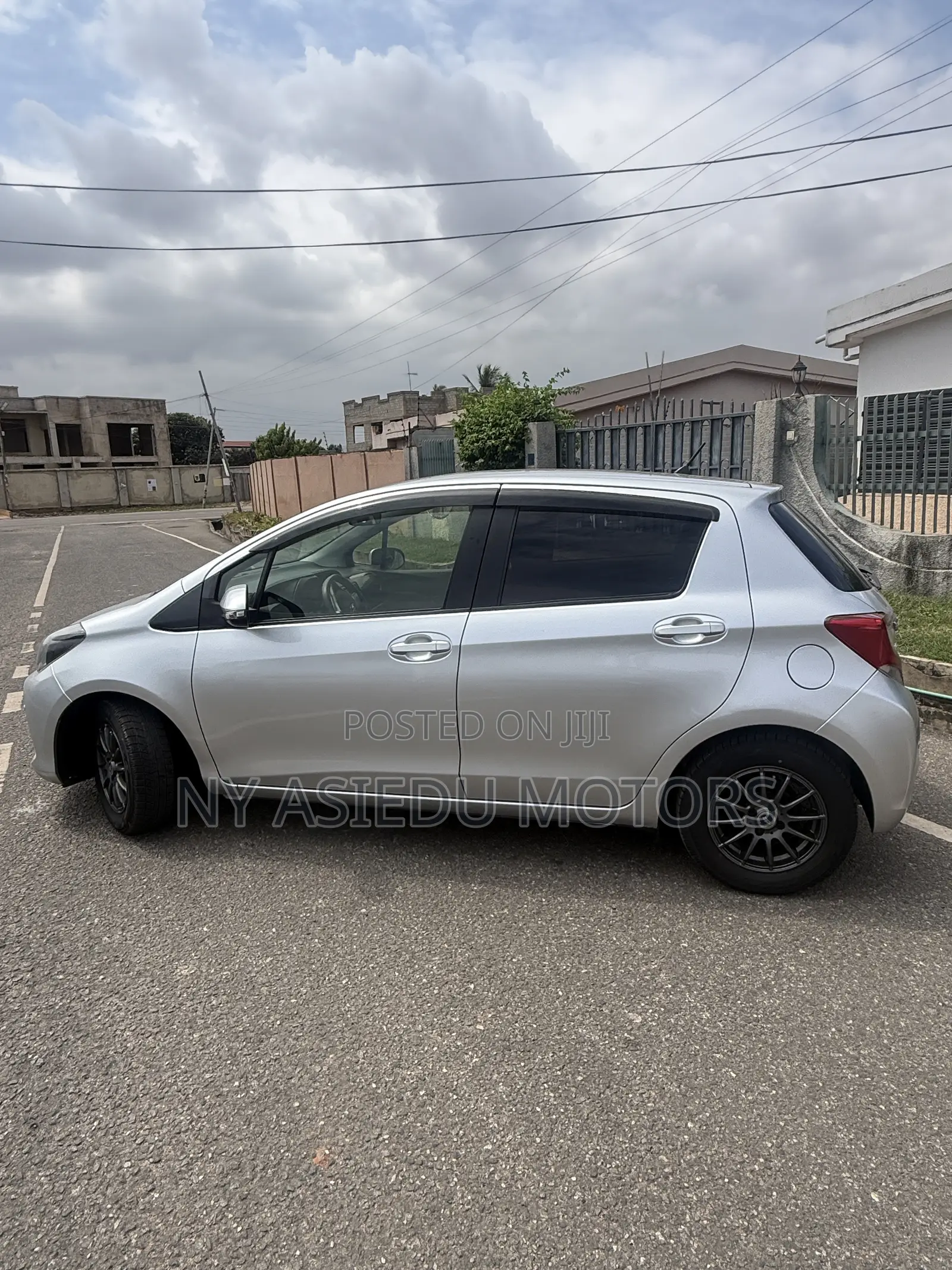 Toyota Vitz 1.3 FWD 5dr 2016 Silver