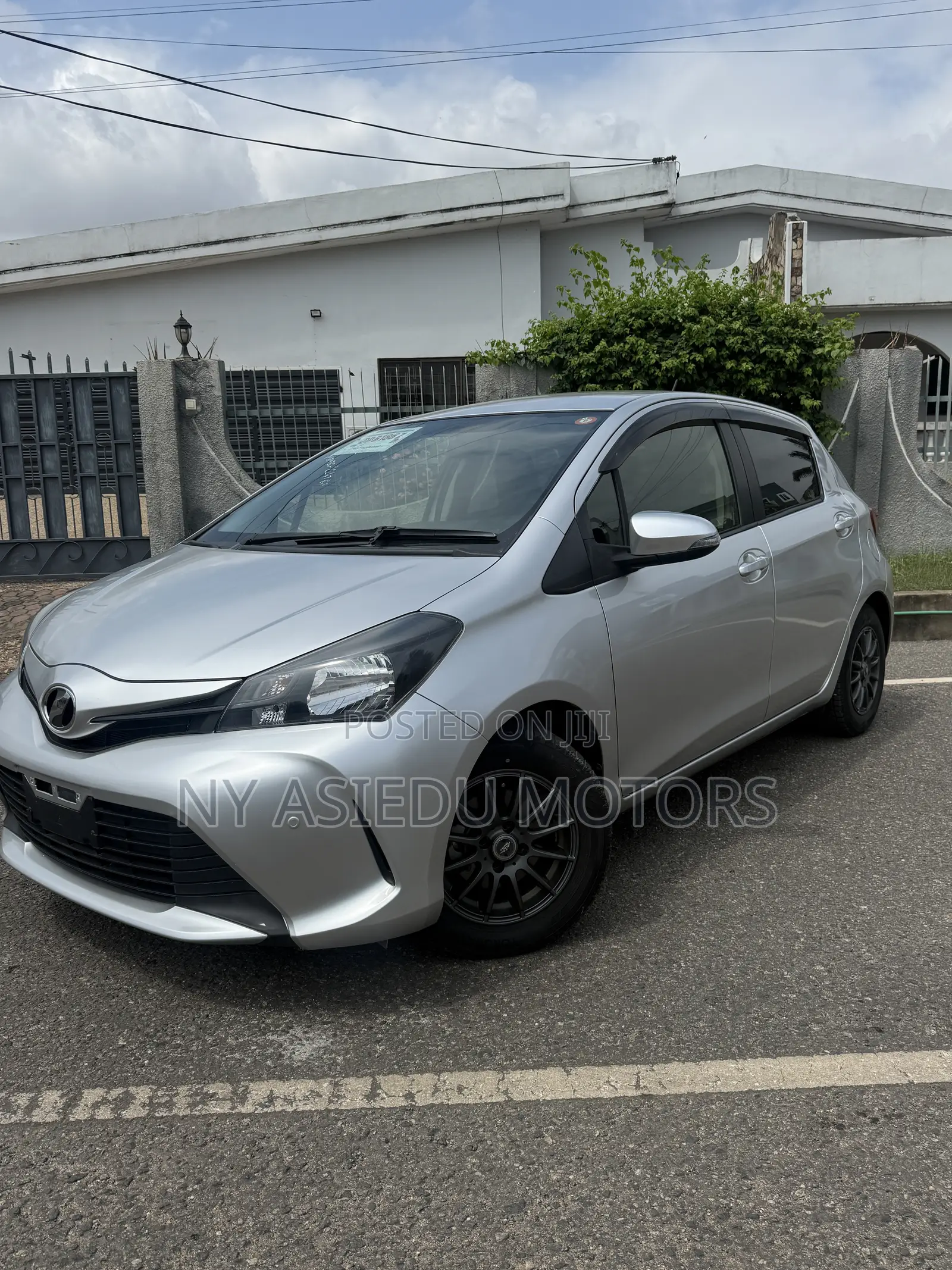 Toyota Vitz 1.3 FWD 5dr 2016 Silver