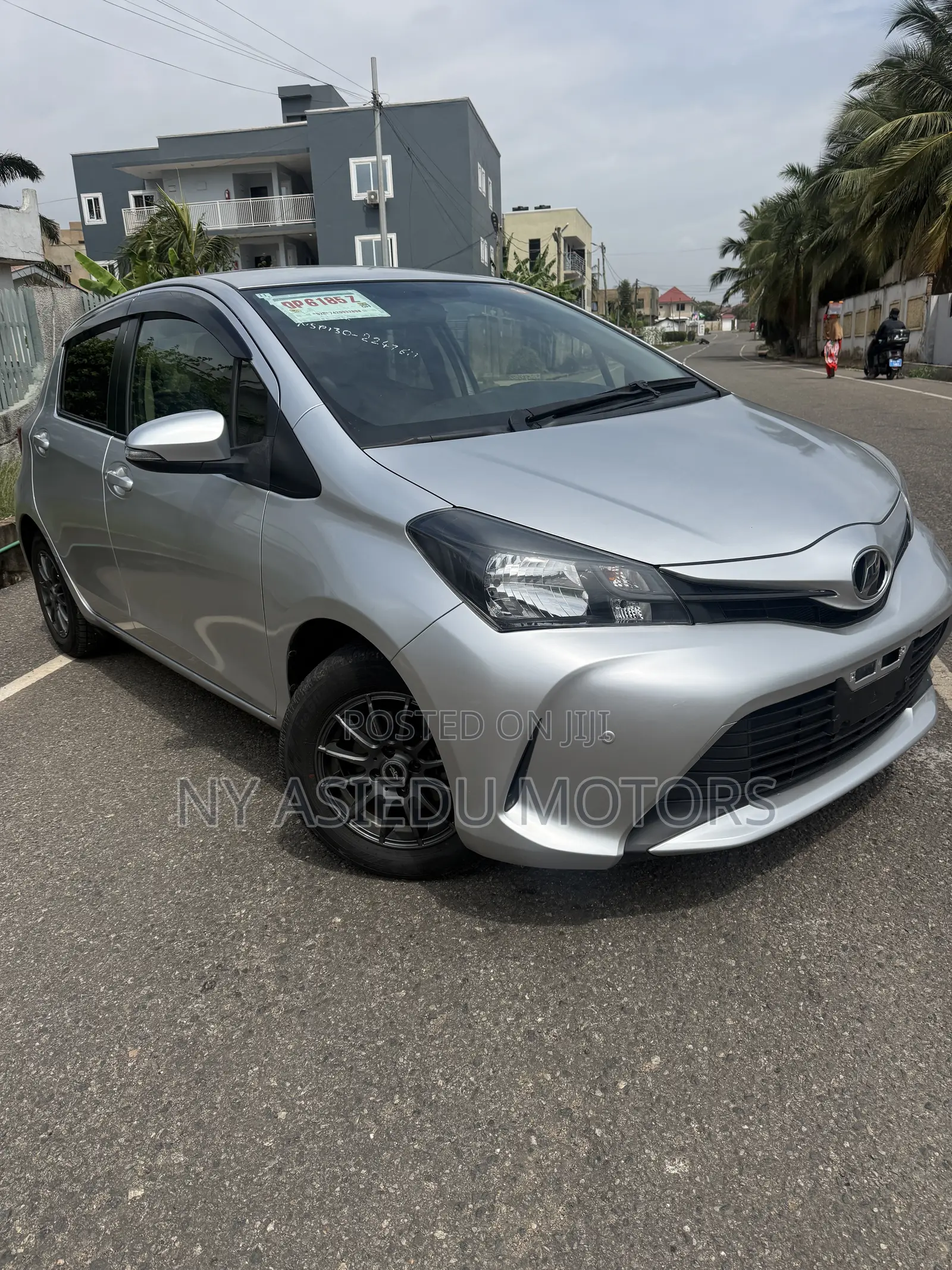 Toyota Vitz 1.3 FWD 5dr 2016 Silver