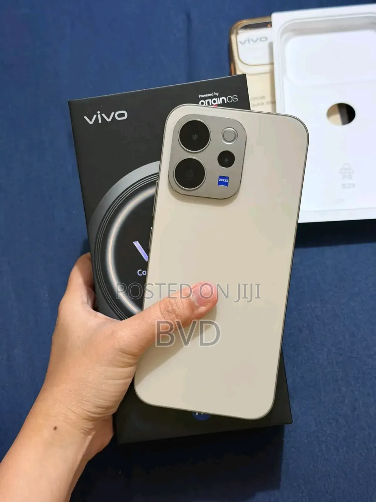 New Vivo V70 512 GB Gold