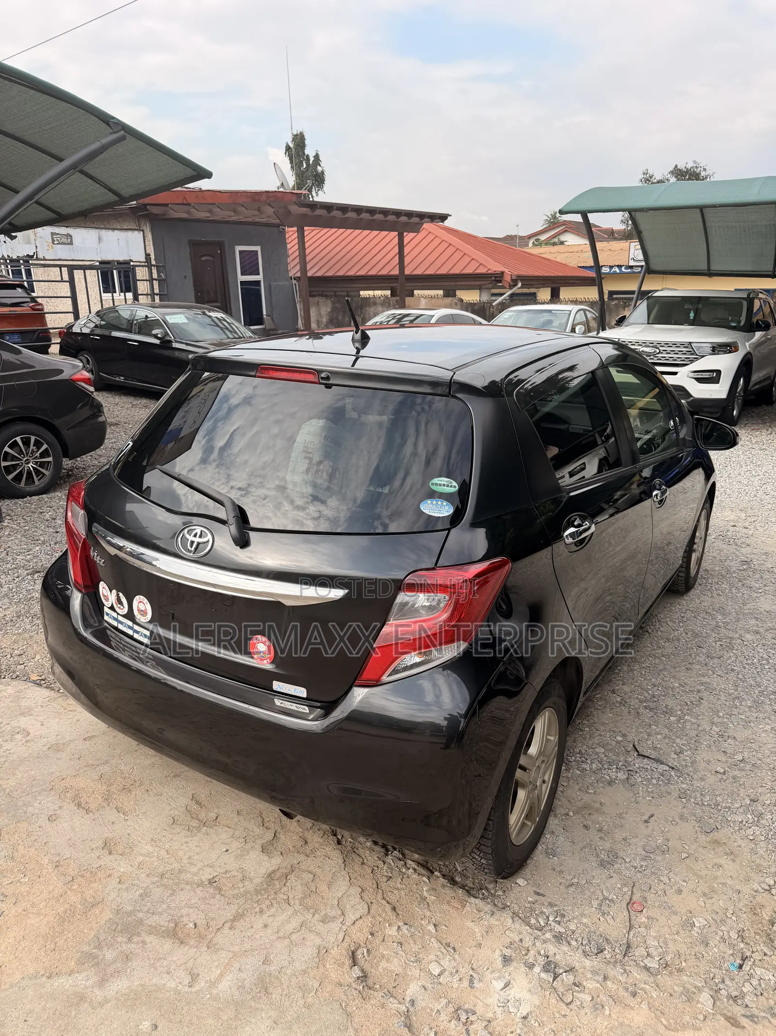Toyota Vitz 1.5 FWD 5dr 2016 Black
