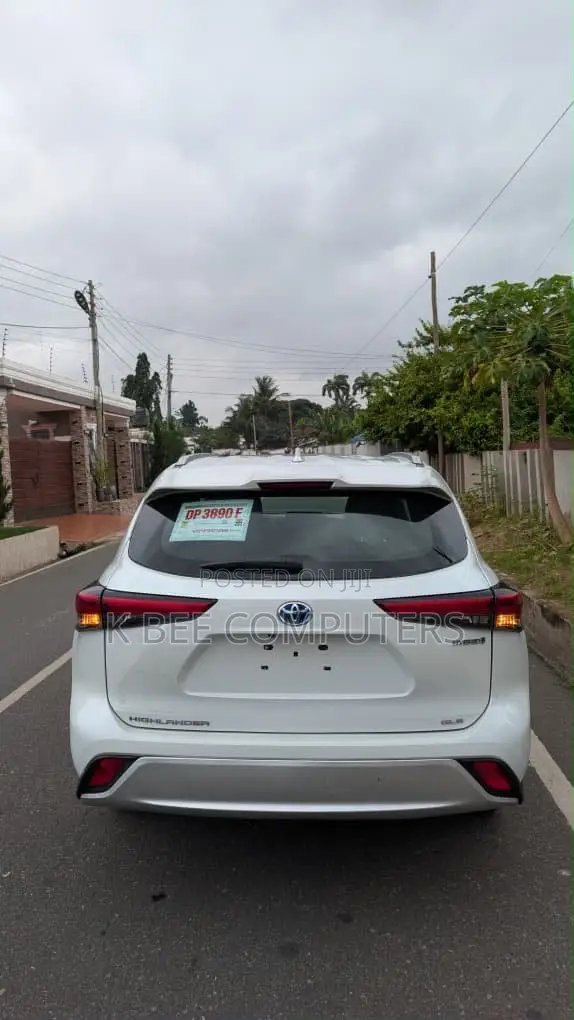 Toyota Highlander LE 2022 White