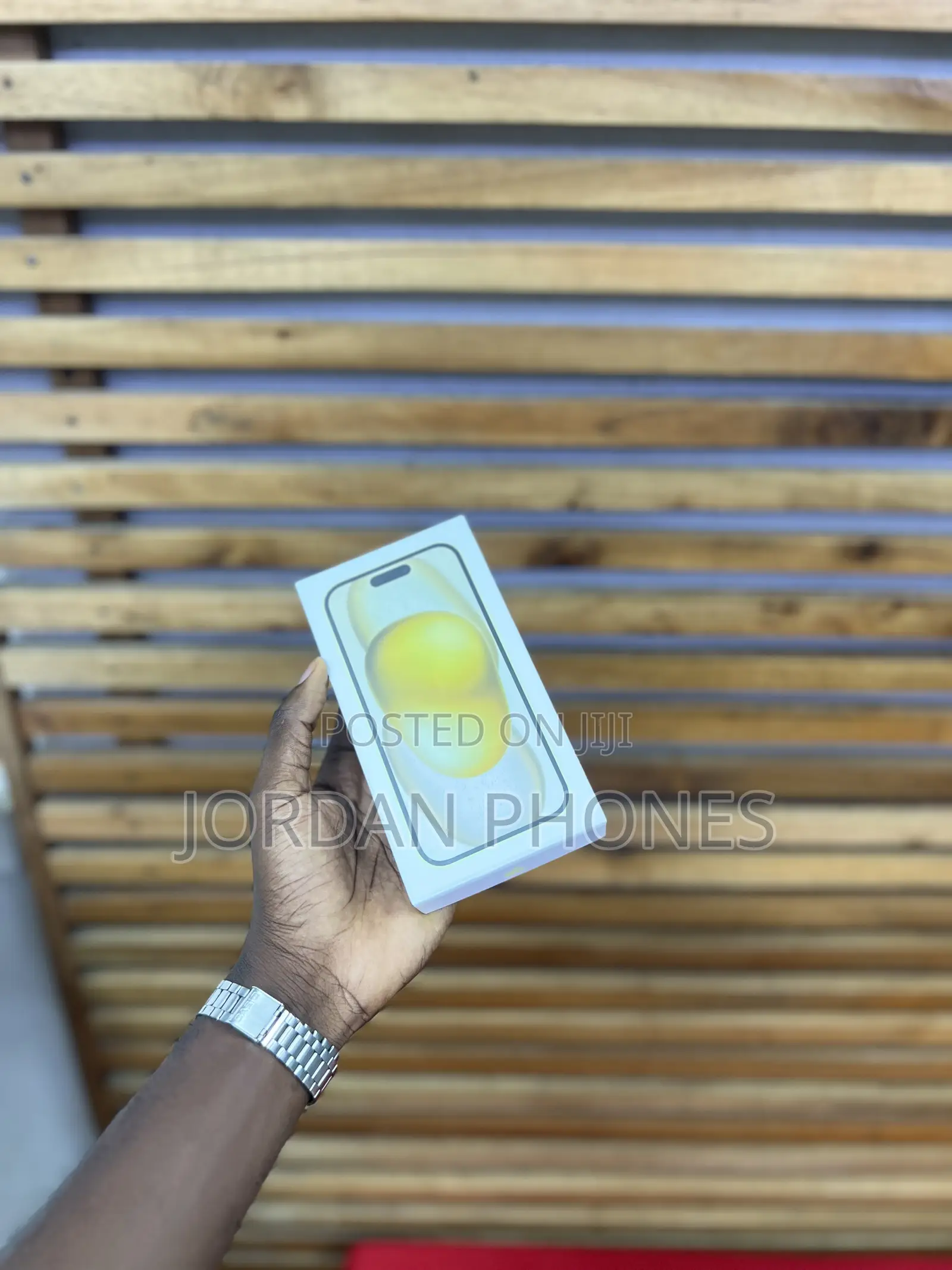 New Apple iPhone 15 128 GB Yellow