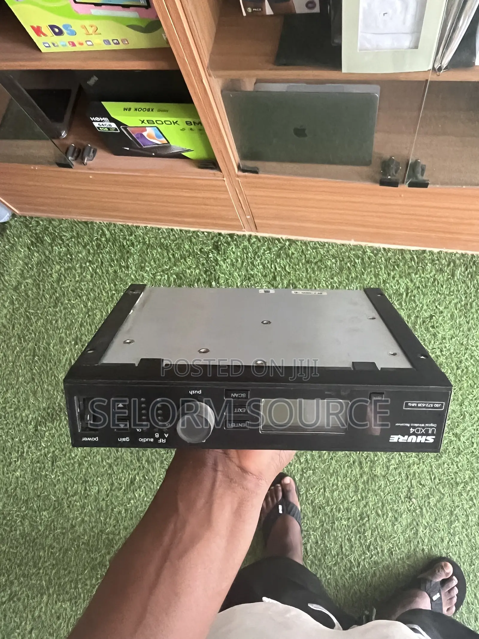 SHURE ULXD4 Digital Wireless Receiver With BETA 58A Vocal Microphone