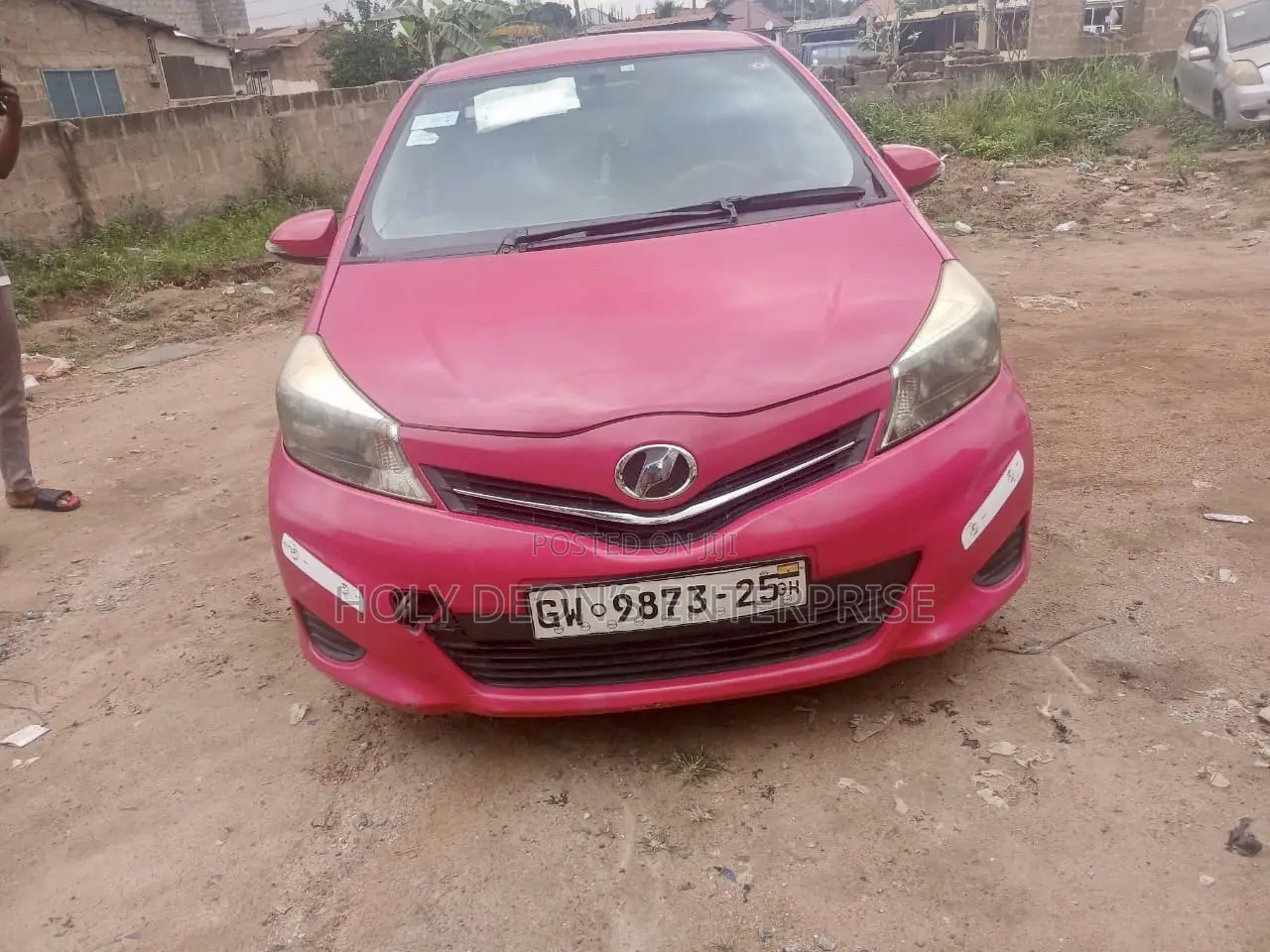 Toyota Vitz 1.3 AWD 5dr 2012 Pink