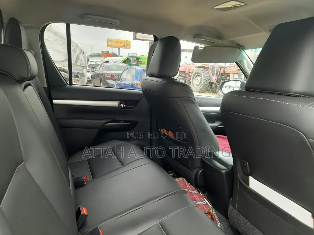 Toyota Hilux 2021 Green