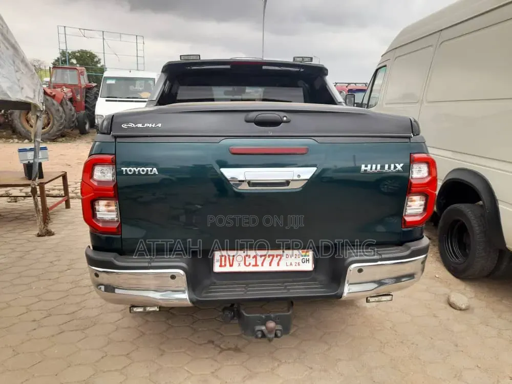 Toyota Hilux 2021 Green