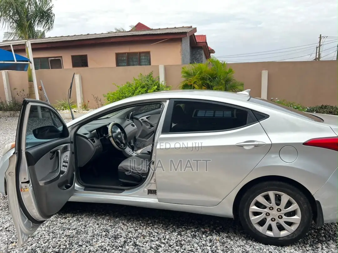 Hyundai Elantra GLS Sedan FWD (1.8L 4cyl 6A) 2013 Silver