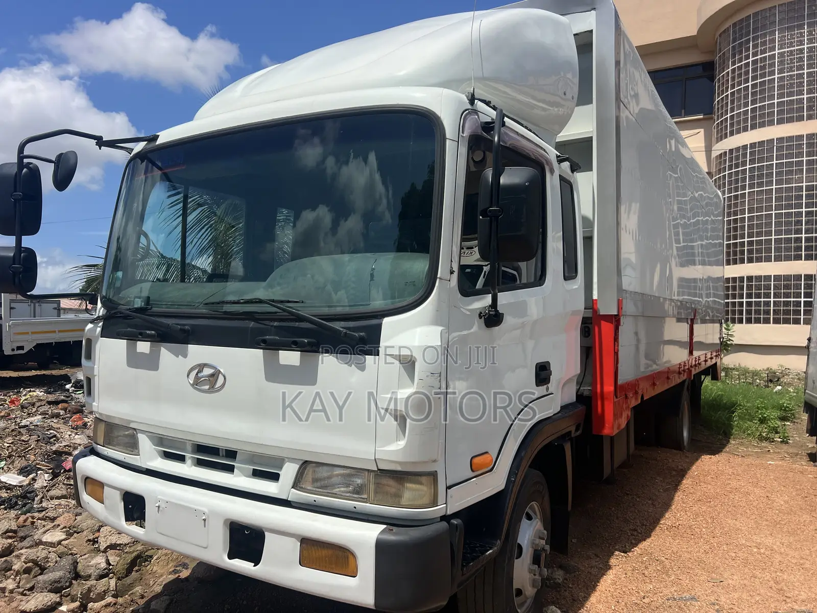 Hyundai 5 Ton Container 2010 White