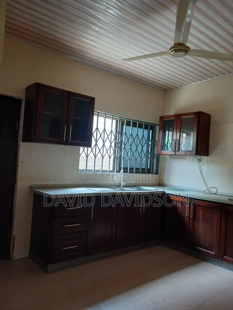 4bdrm Mansion in 4 Bedroom Self, Tema Metropolitan for rent