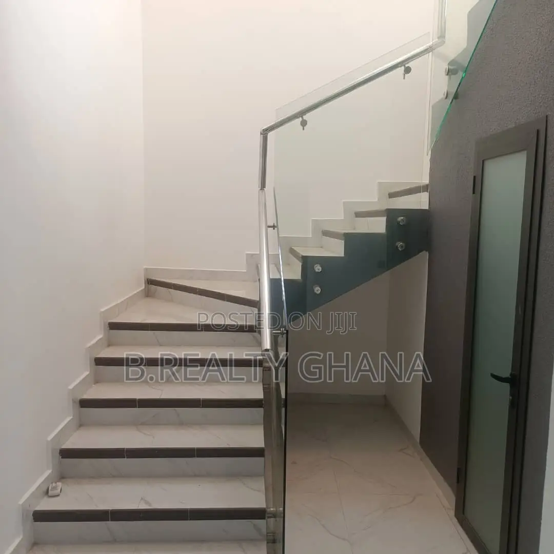 4bdrm House in Sakumono for rent