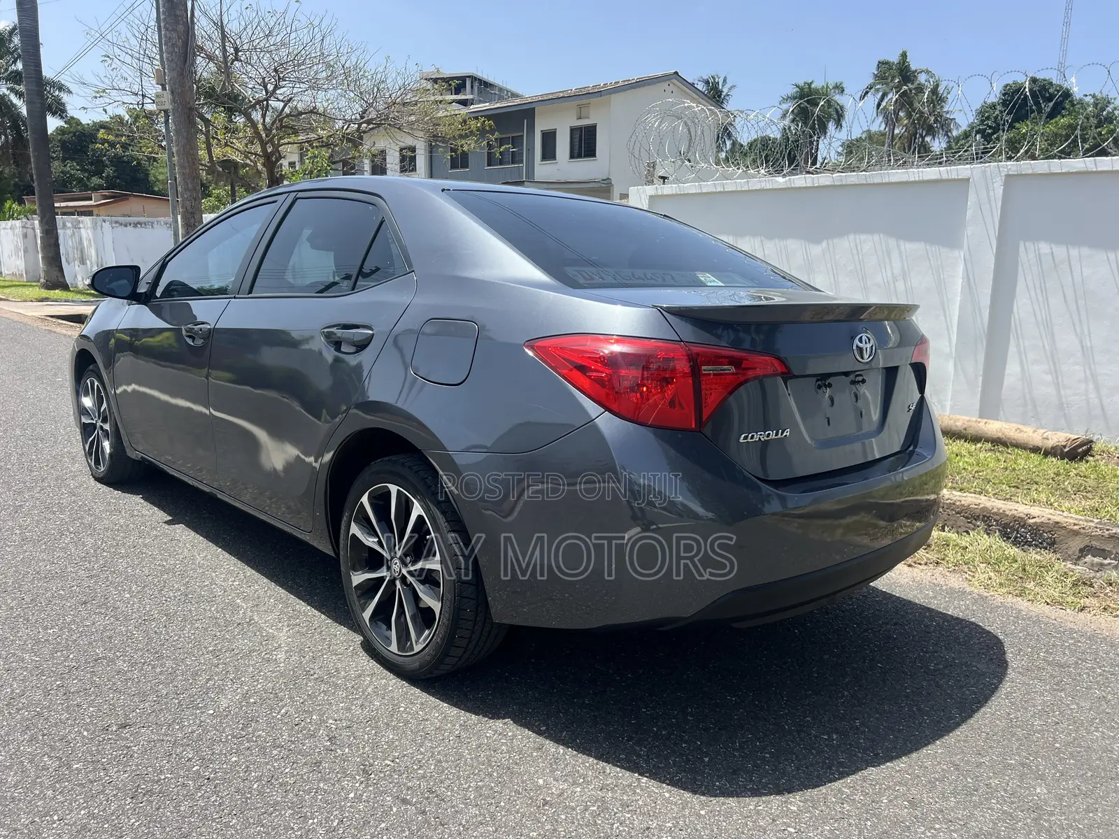 Toyota Corolla SE (1.8L 4cyl 6M) 2018 Gray