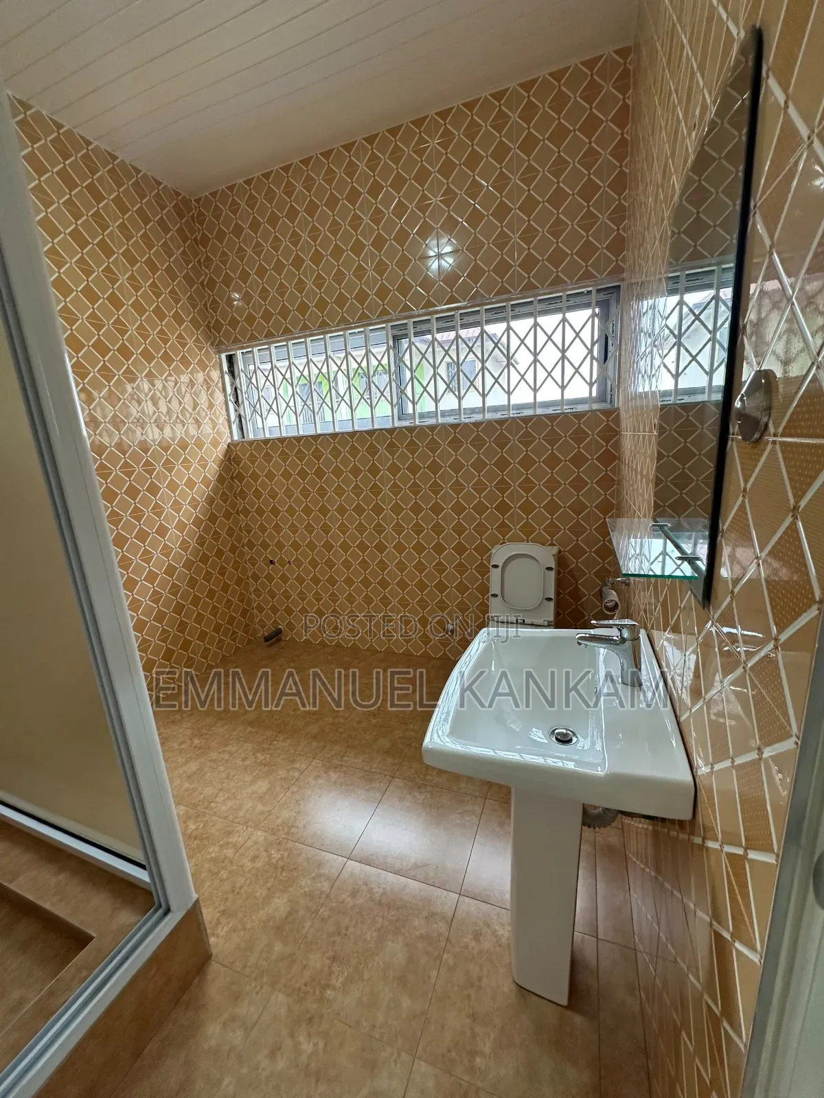 3bdrm Apartment in American House for rent