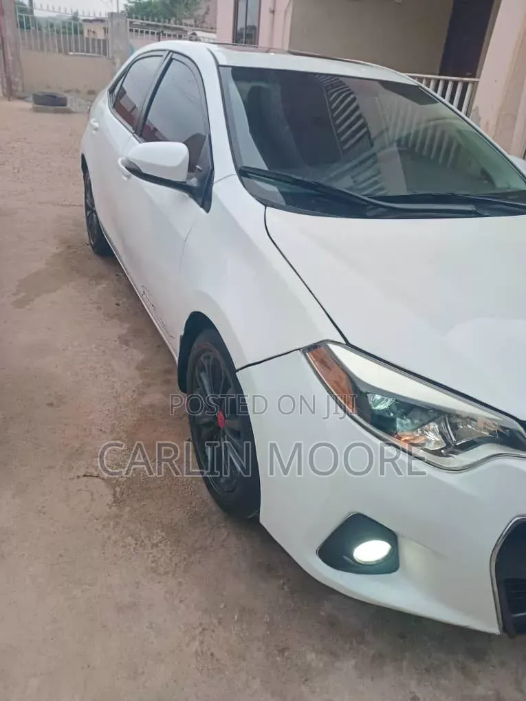 Toyota Corolla 2016 White
