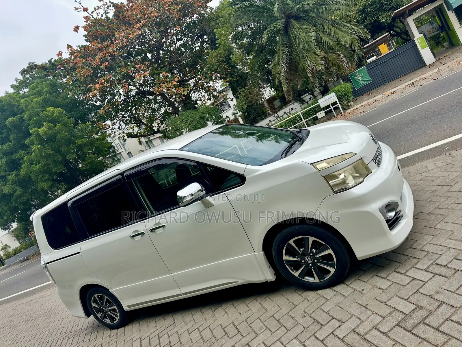 Toyota Voxy 2012 White