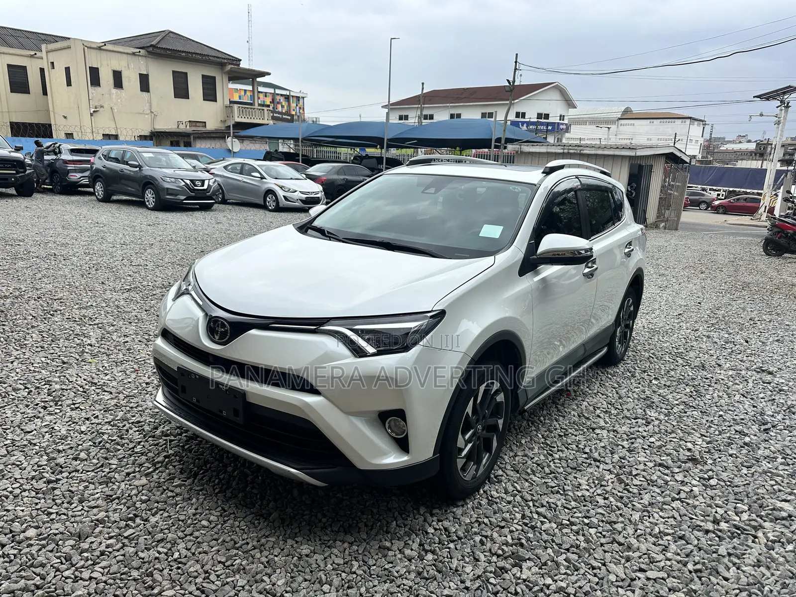 Toyota RAV4 XLE 4dr SUV AWD (2.5L 4cyl 6A) 2018 White