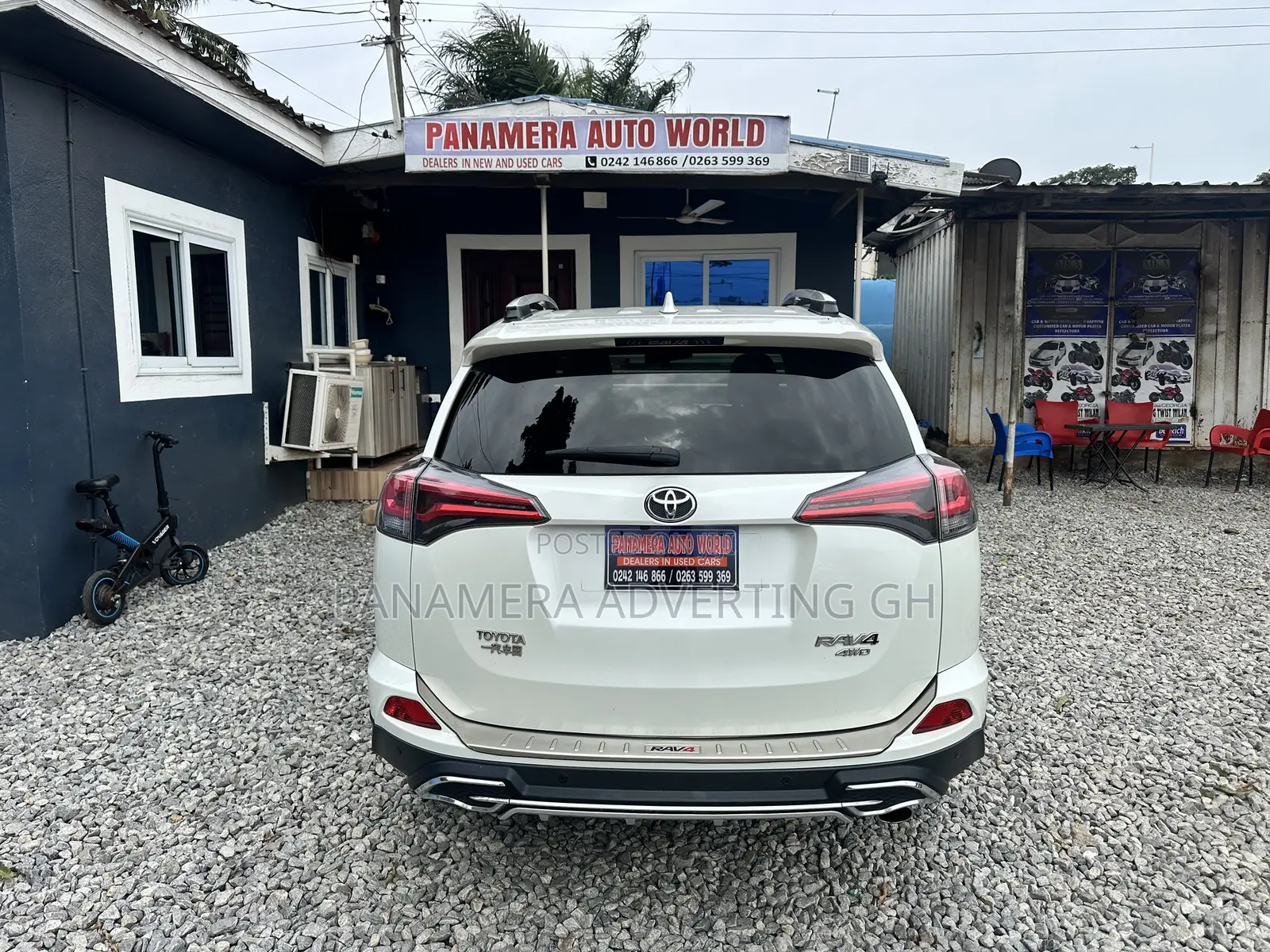 Toyota RAV4 XLE 4dr SUV AWD (2.5L 4cyl 6A) 2018 White