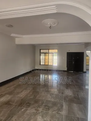 8bdrm House in Tema, Community 9 for rent