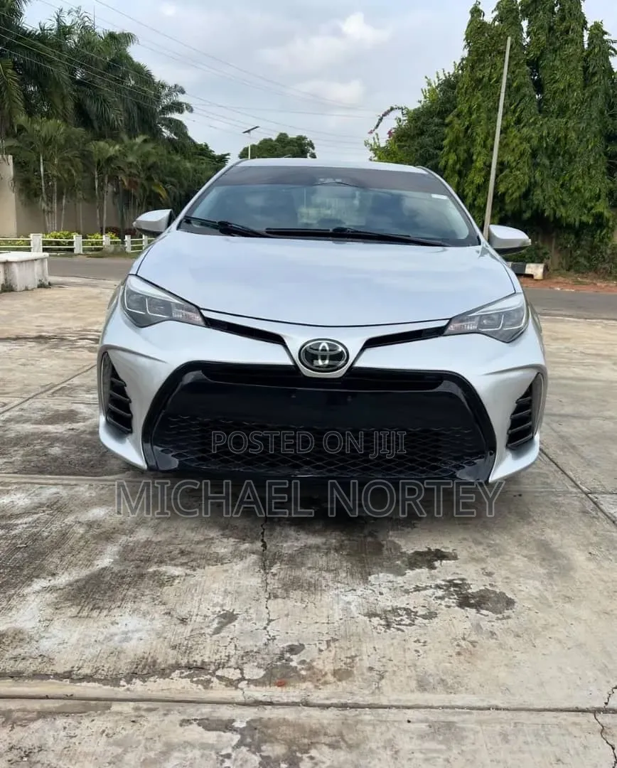 Toyota Corolla SE (1.8L 4cyl 2A) 2018 Silver