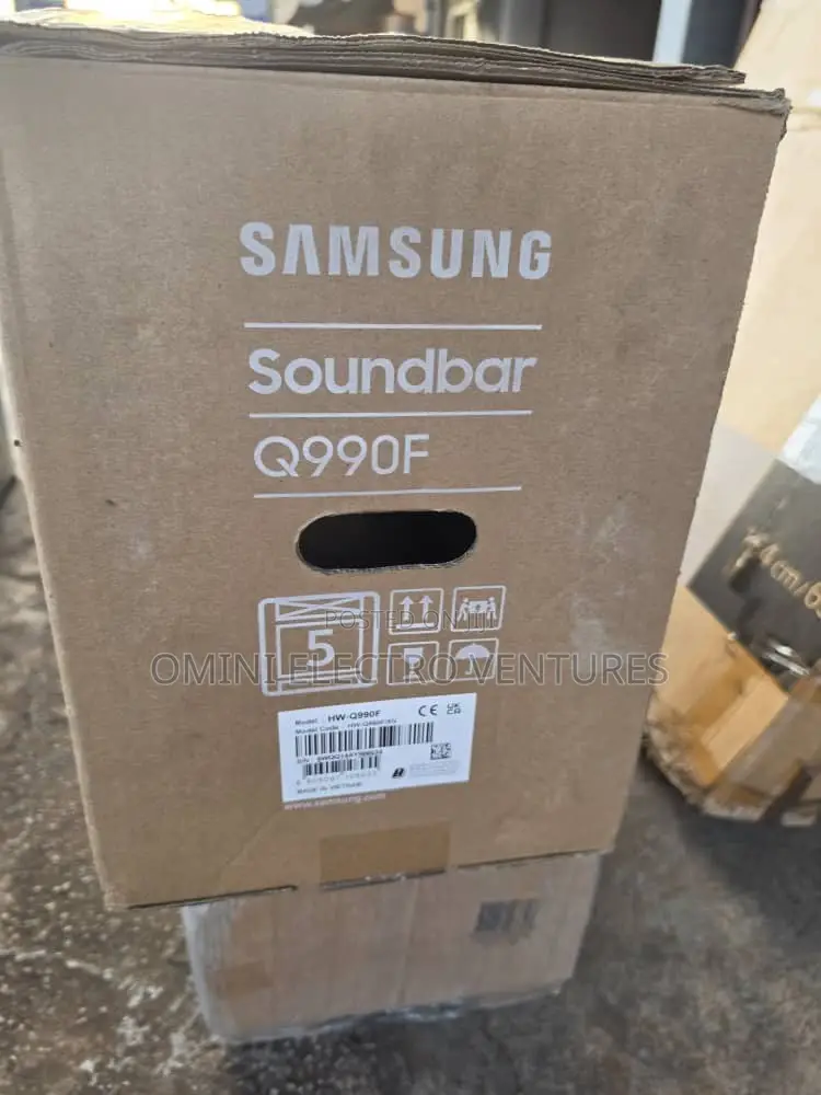 Brand New Samsung Sound Bar (Q990f )With Rear Speakers