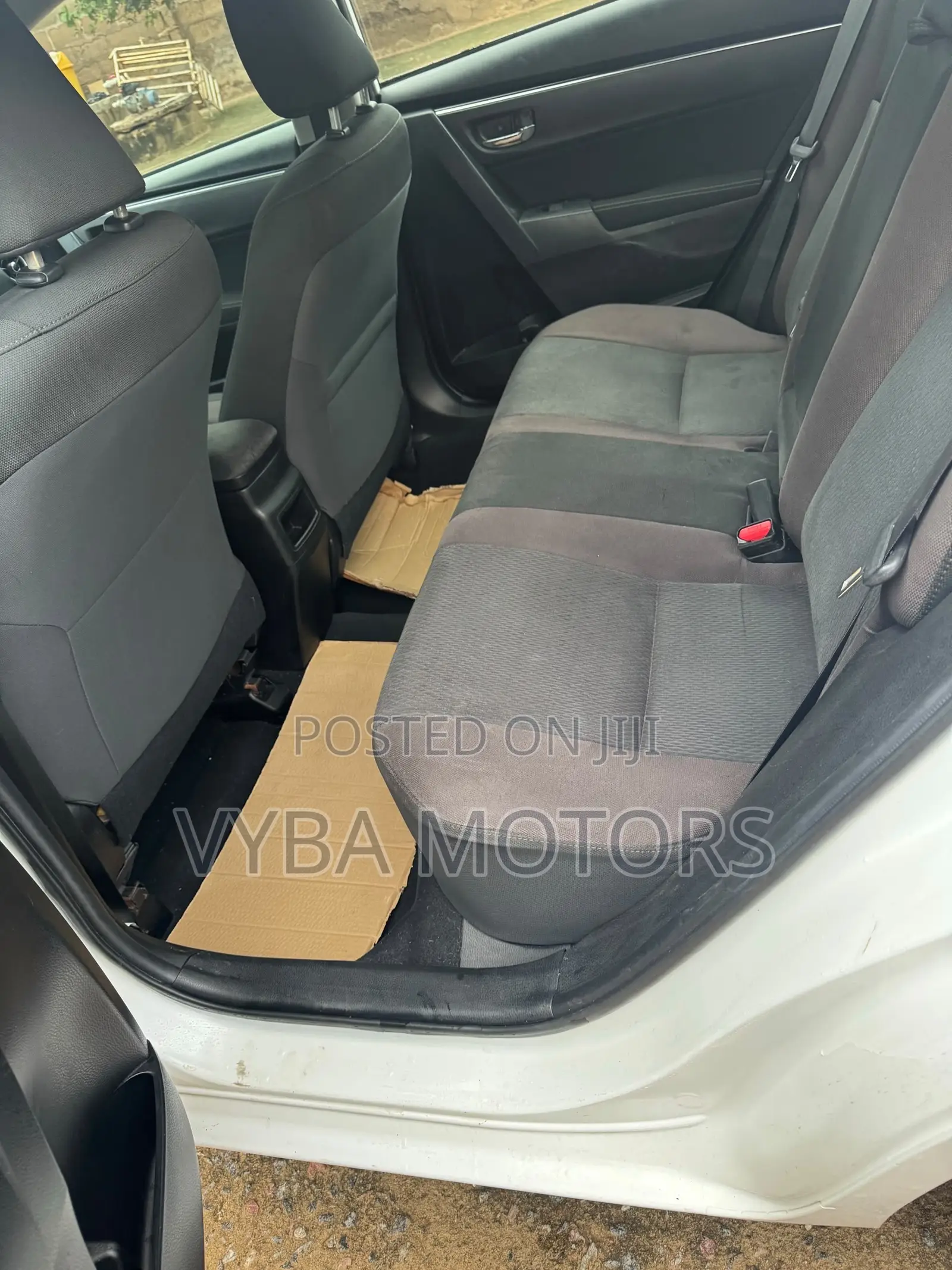 Toyota Corolla LE Eco (1.8L 4cyl 2A) 2019 White
