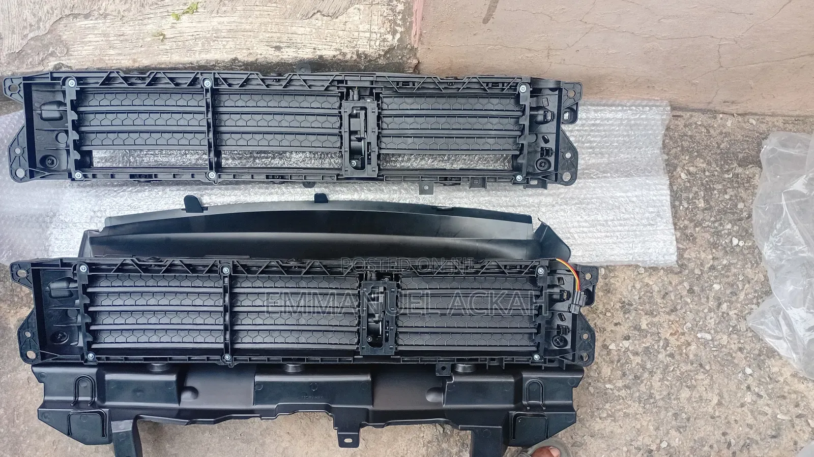 Honda CR-V 2023 Shatter Grill Top and Down