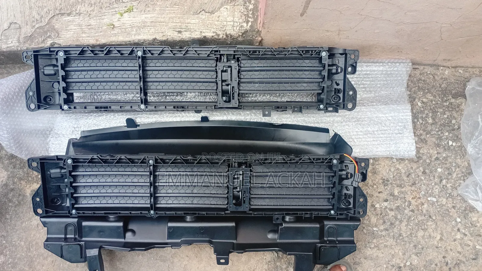 Honda CR-V 2023 Shatter Grill Top and Down