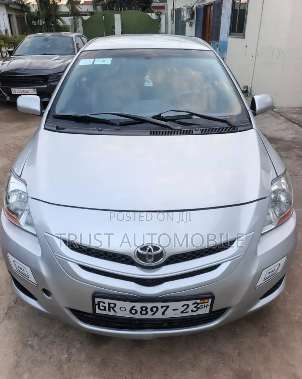Toyota Vitz 2010 Silver
