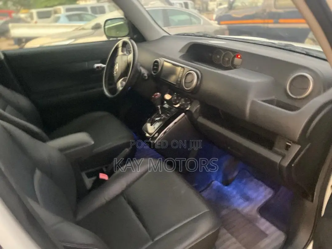 Toyota Corolla Rumion Hatchback 1.5 FWD 2012 White