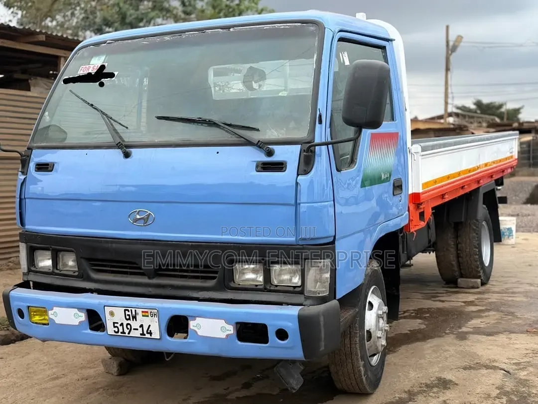 Hyundai Mighty With Big Bucket