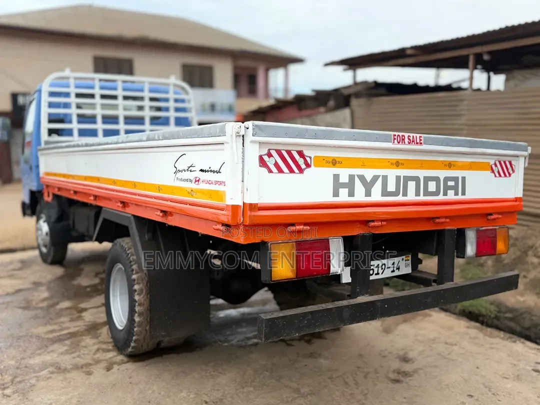 Hyundai Mighty With Big Bucket