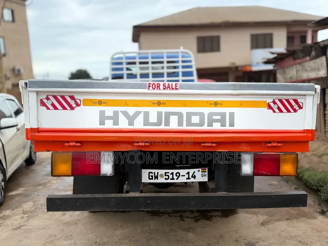 Hyundai Mighty With Big Bucket