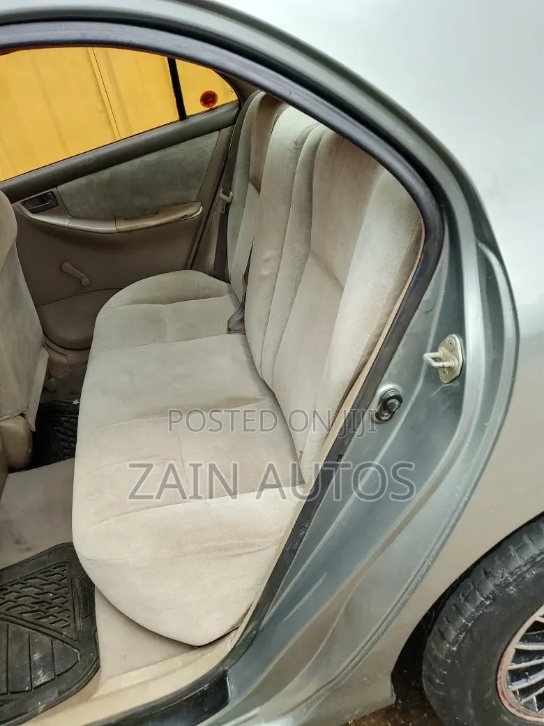 Toyota Corolla 2009 Silver