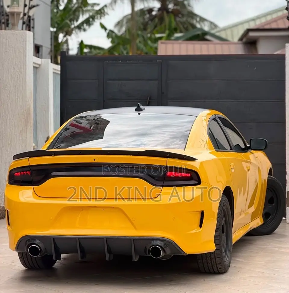 Dodge Charger SXT AWD 2017 Yellow