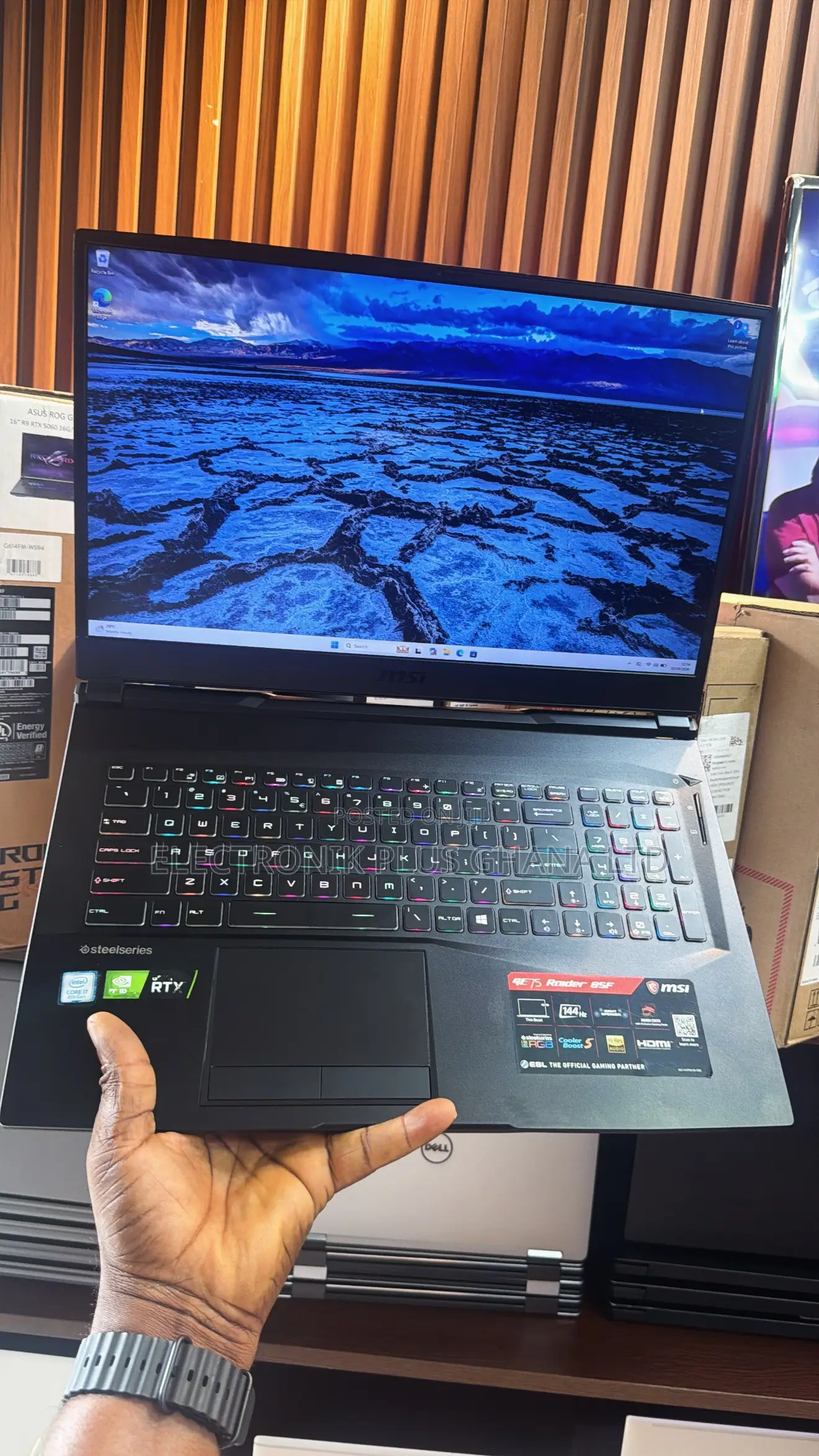 Laptop MSI GE75 Raider 10SE 16GB Intel Core i7 HDD+SSD 1T