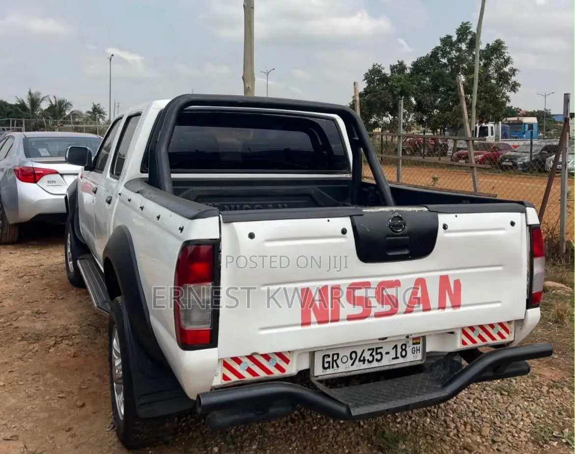 Nissan Hardbody 2016 White