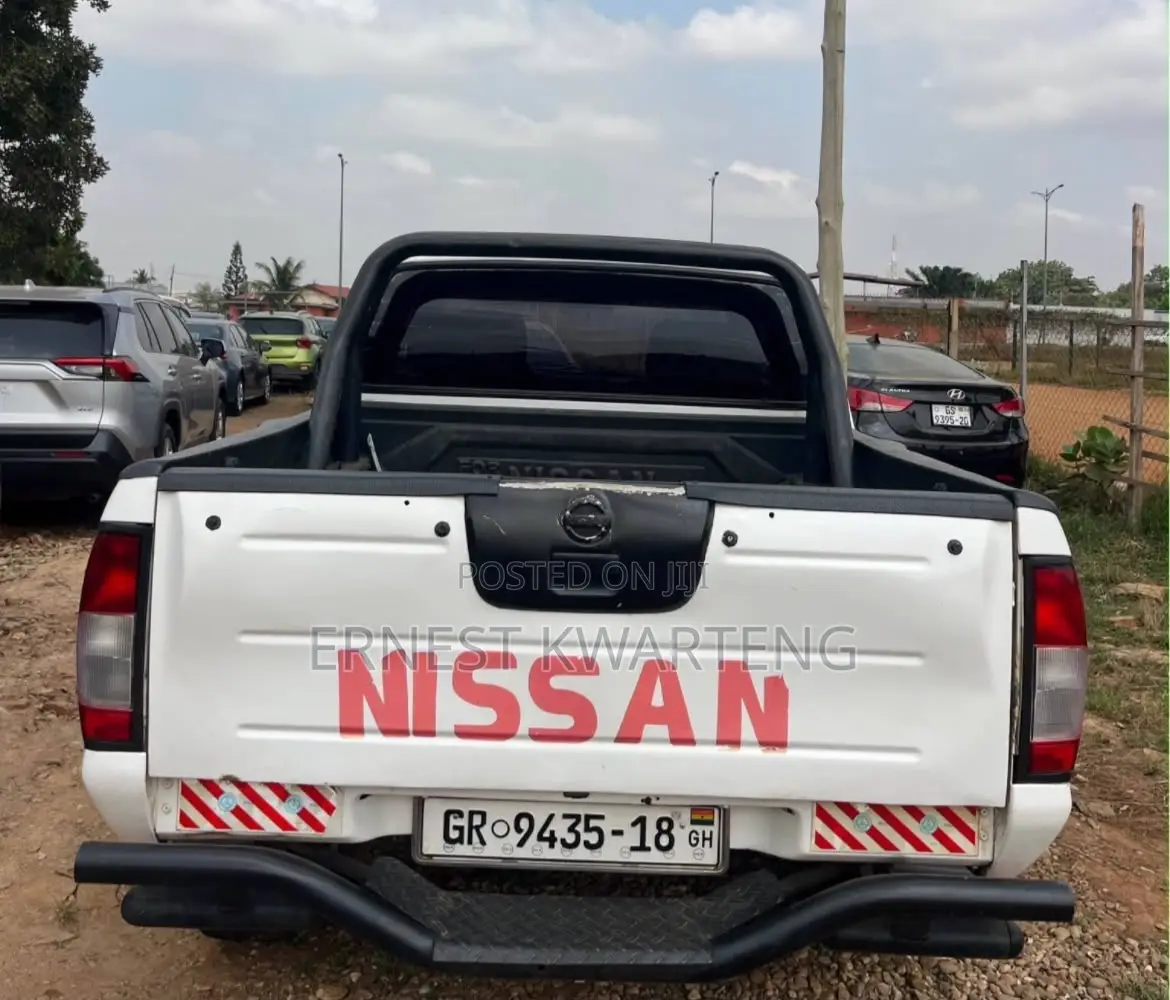 Nissan Hardbody 2016 White