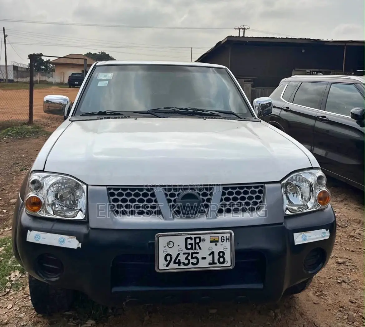 Nissan Hardbody 2016 White