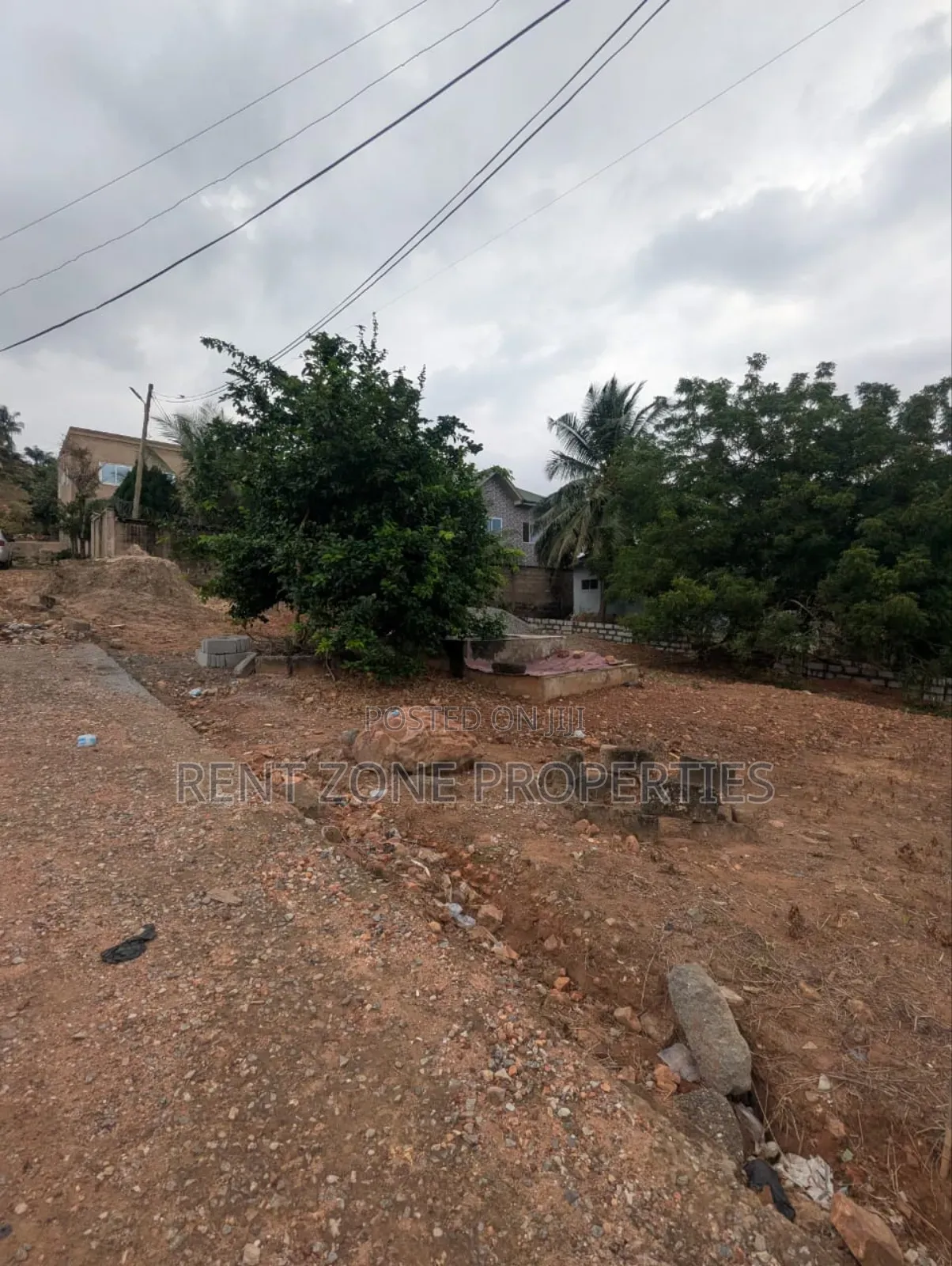 Halfplot of Land Measuring 35/100 for Sale