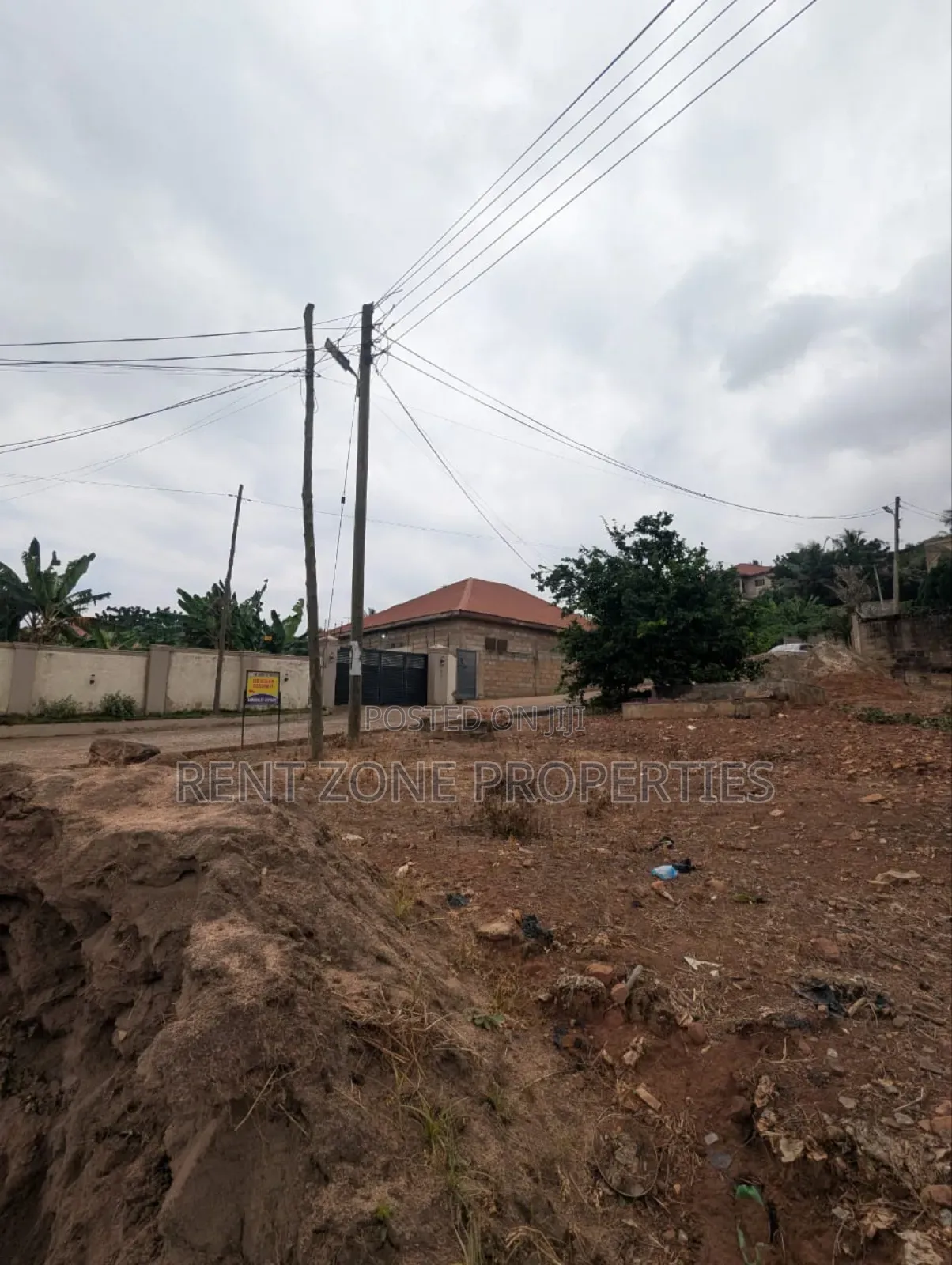 Halfplot of Land Measuring 35/100 for Sale