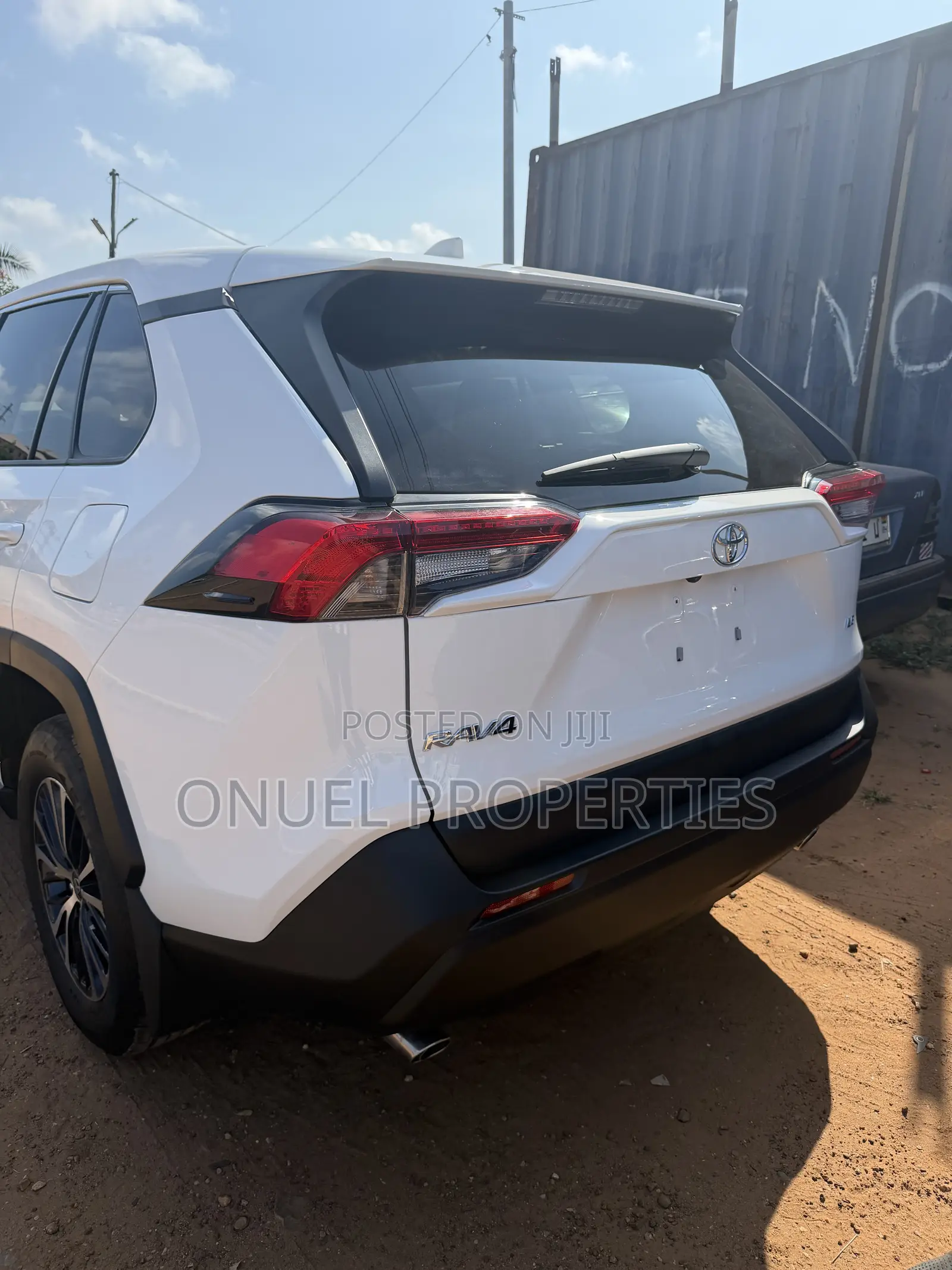 Toyota RAV4 LE 2025 White